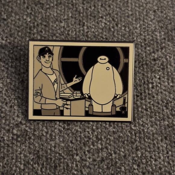 Disney Film Mystery Pin Big Hero 6 Tadashi and Baymax Black/White Chaser LE 600 - Picture 1 of 2
